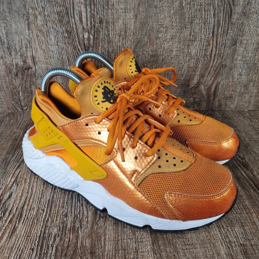 Nike Air Huarache Run Women's Size 9 Gold Orange Sunset Athletic Running Shoes